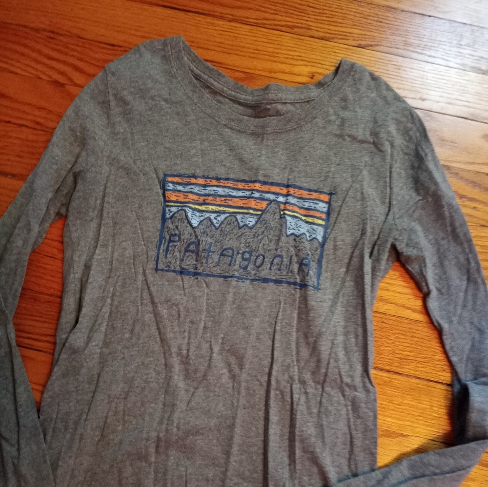 Girls Patagonia mountain tee size 14